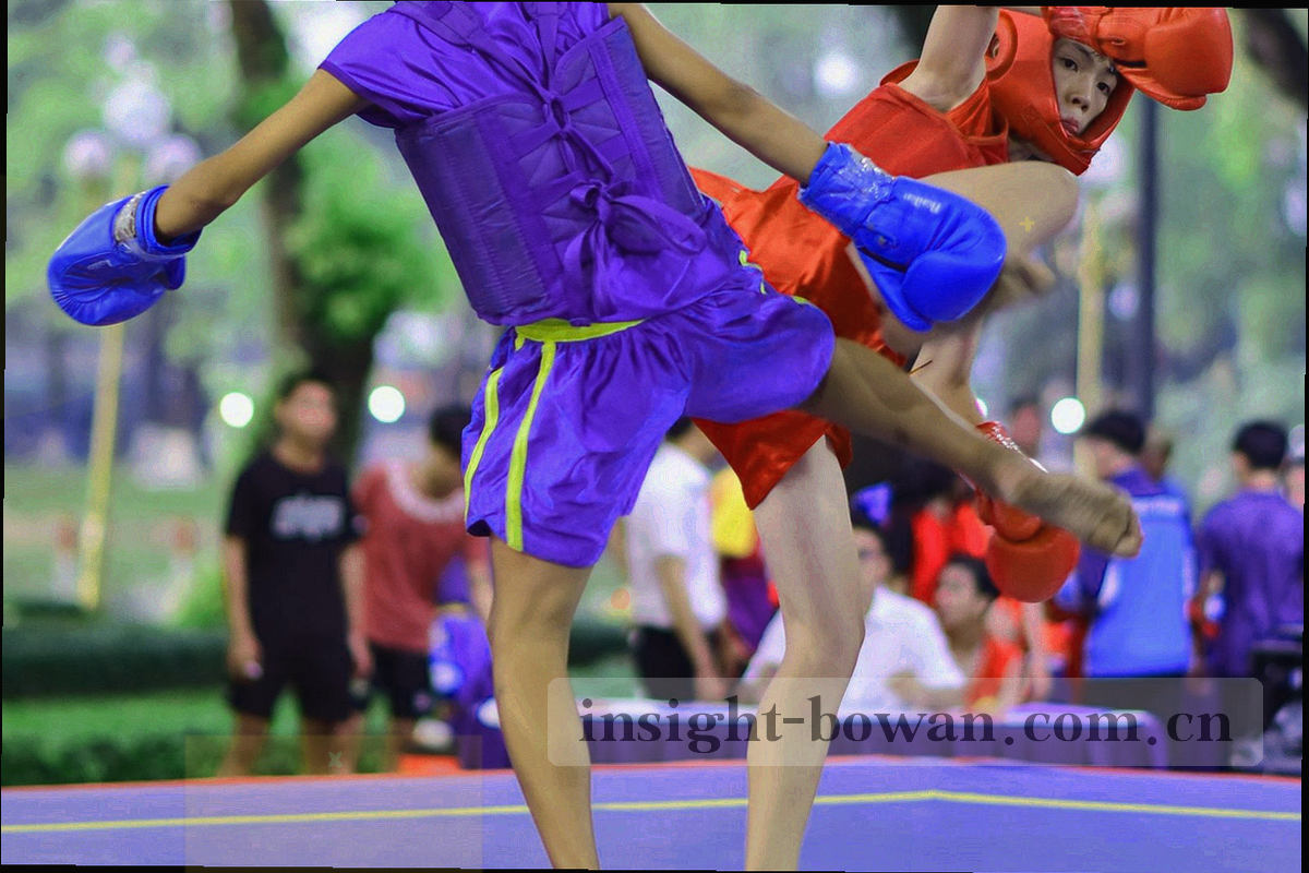 手机界面上的收藏按钮与开赛提醒开关位置示意
